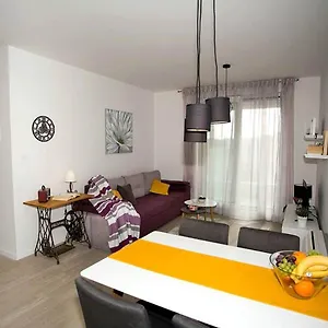 Apartment Sweet Daisy With Parking, Zadar